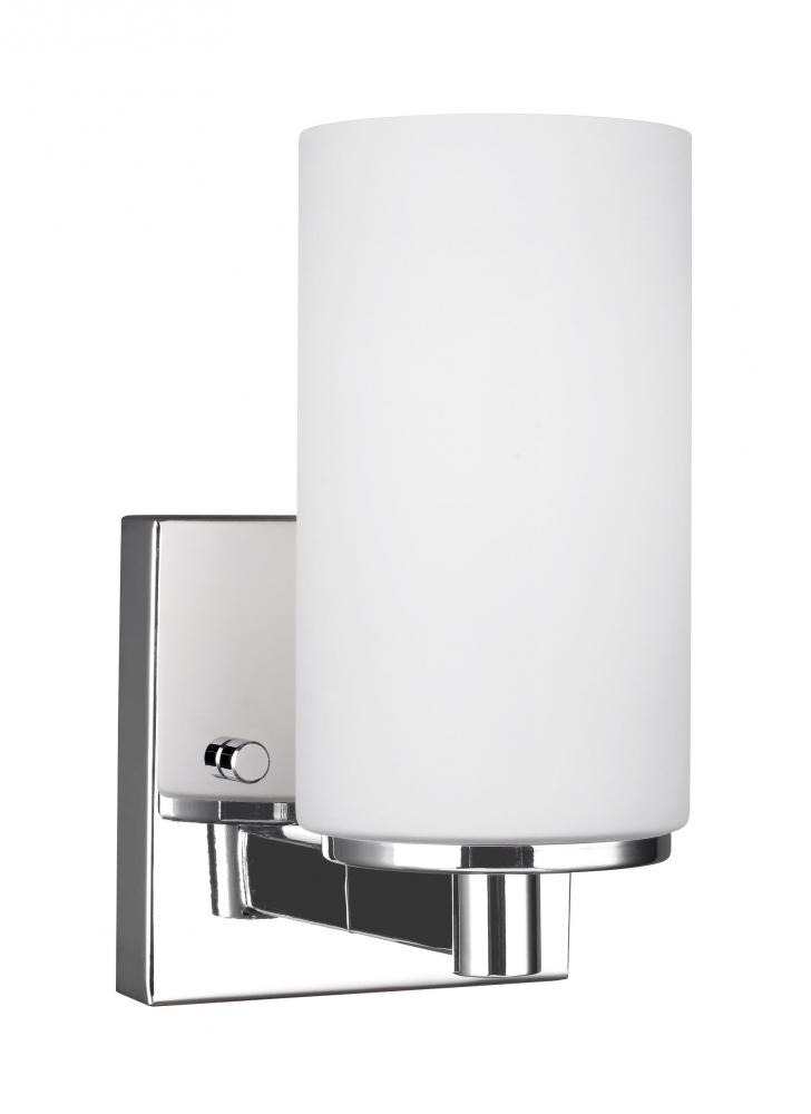 Hettinger transitional 1-light indoor dimmable bath vanity wall sconce in chrome silver finish with